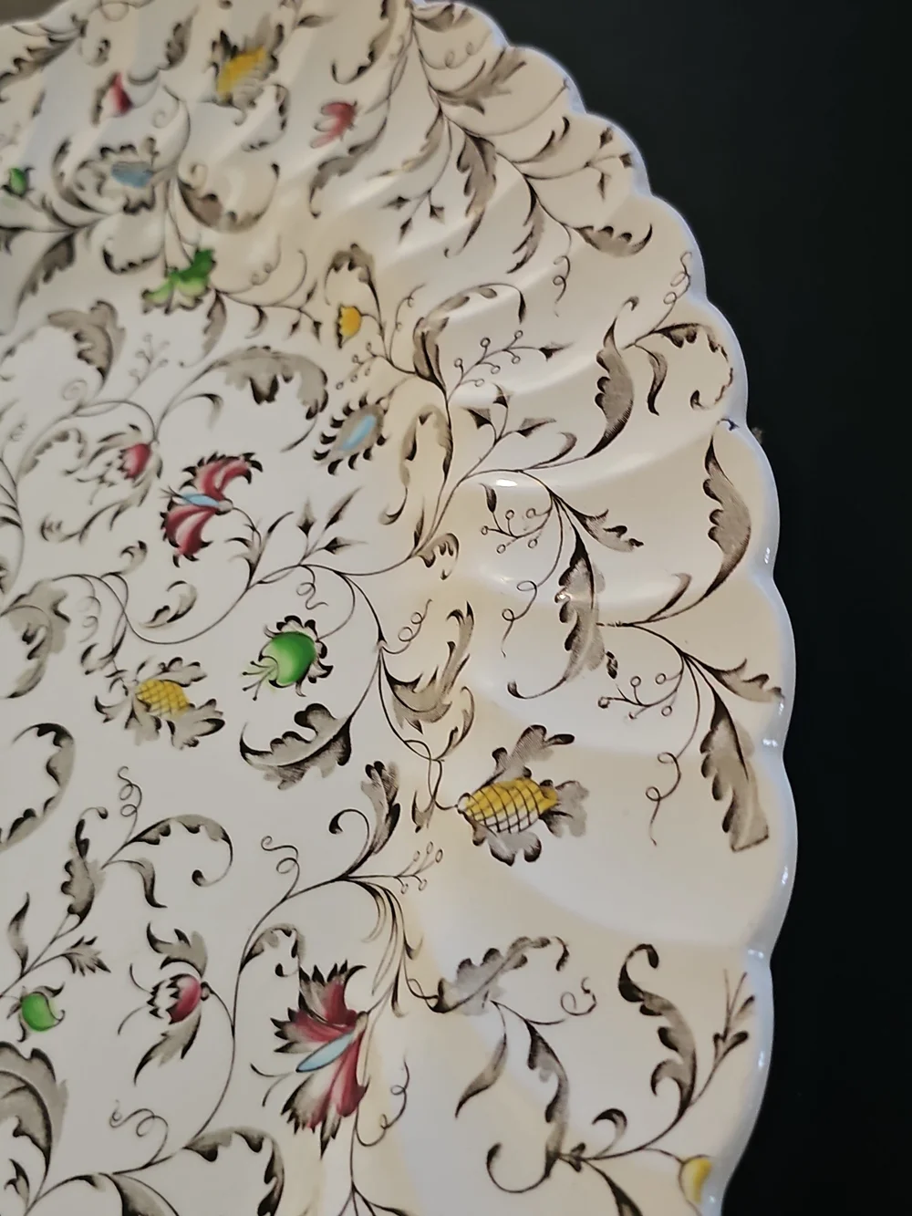 Vintage Vanity Fair Cream Scalloped Large Floral 16